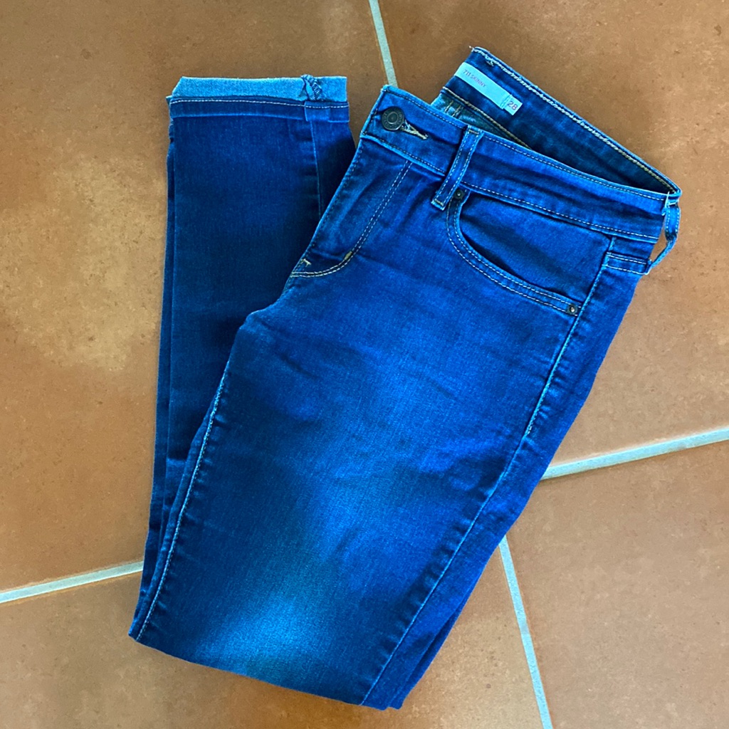 711 Skinny Levis